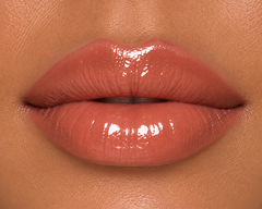 JJ Luxe Cosmetics Last Light Sheer Peptide Glaze on tan complexion lips